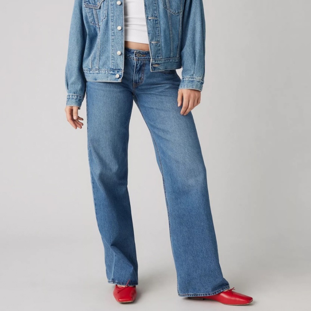 24x30” low loose levis dark wash jeans